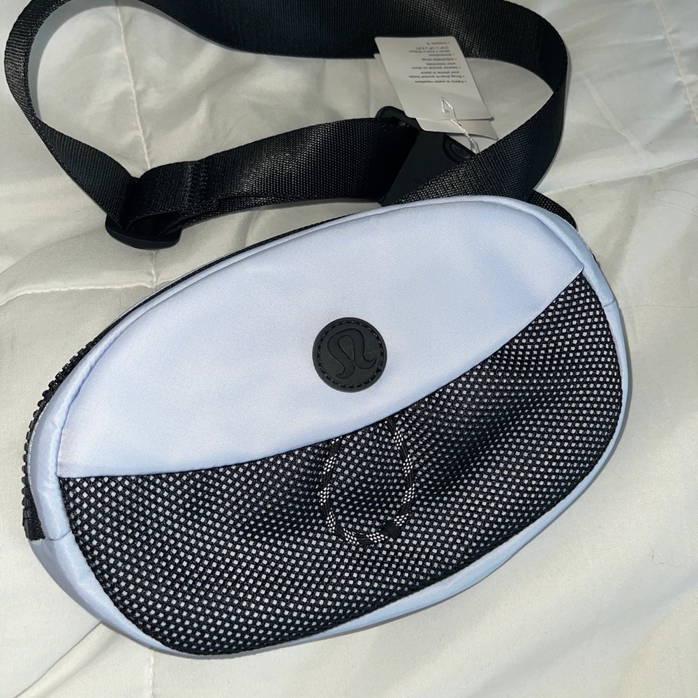 *NEW* LULULEMON BELT BAG